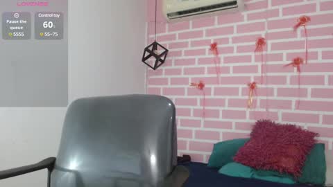 Snapshot of emy_0 chatting on 03/01/25, 07:37 Emy online show from 03/01/25, 07:37