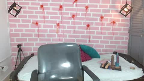 Snapshot of emy_0 chatting on 03/05/25, 08:53 Emy online show from 03/05/25, 08:53