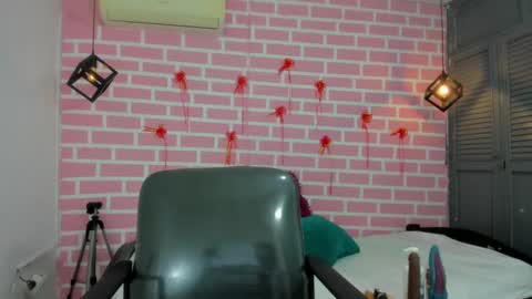 Snapshot of emy_0 chatting on 03/06/25, 09:53 Emy online show from 03/06/25, 09:53