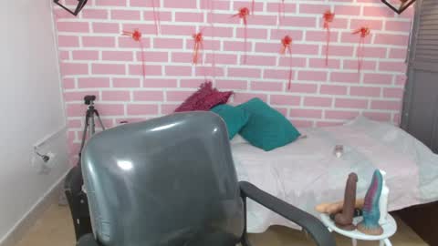 Snapshot of emy_0 chatting on 03/09/25, 09:14 Emy online show from 03/09/25, 09:14