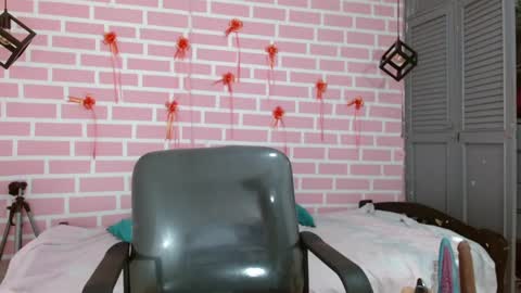 Snapshot of emy_0 chatting on 03/10/25, 08:12 Emy online show from 03/10/25, 08:12