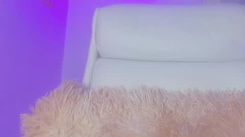 Snapshot of emy_colee chatting on 02/06/25, 10:04 Emy online show from 02/06/25, 10:04