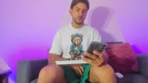 Snapshot of emy_colee chatting on 03/03/25, 12:37 Emy online show from 03/03/25, 12:37