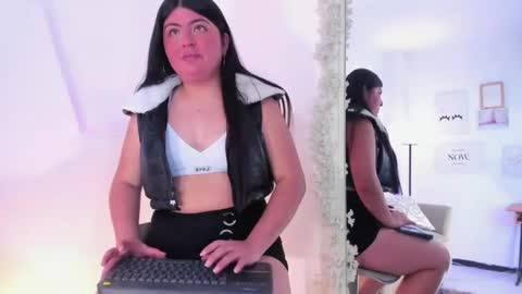 Snapshot of emy_sanz chatting on 07/22/26, 01:25 emy_sanz online show from 07/22/26, 01:25