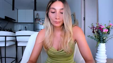 emyconneer online show from 01/10/25, 07:54