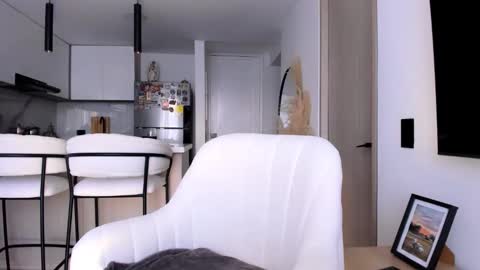 emyconneer online show from 01/19/25, 09:02