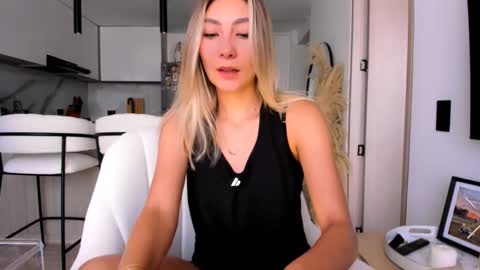 emyconneer online show from 01/25/25, 01:52