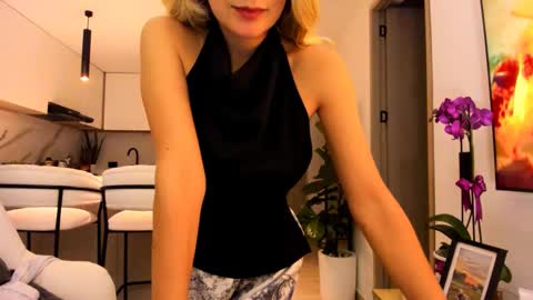 emyconneer online show from 03/01/25, 12:17