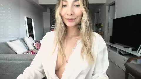 emyconneer online show from 09/20/25, 08:54