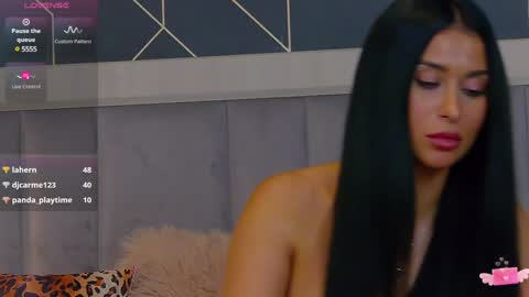 Snapshot of emylaveau chatting on 01/08/25, 12:37 Emy online show from 01/08/25, 12:37