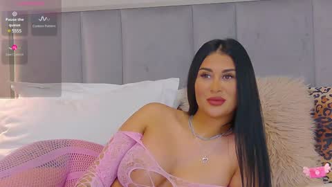 Snapshot of emylaveau chatting on 01/21/25, 06:33 Emy online show from 01/21/25, 06:33