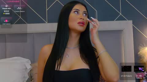 Snapshot of emylaveau chatting on 02/01/25, 07:15 Emy online show from 02/01/25, 07:15