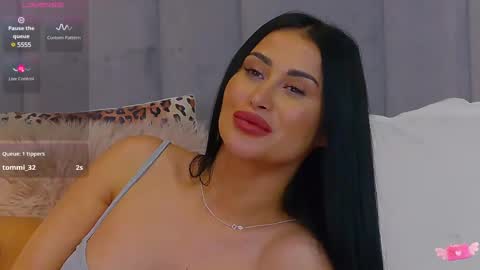 Snapshot of emylaveau chatting on 02/12/25, 10:46 Emy online show from 02/12/25, 10:46