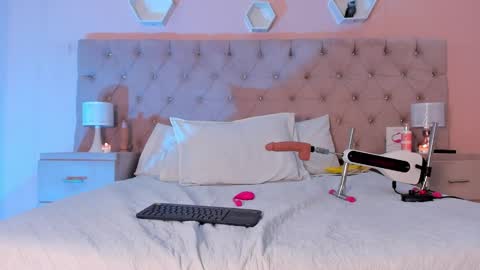 Snapshot of emysilver chatting on 12/07/24, 06:04 Emy Silver online show from 12/07/24, 06:04