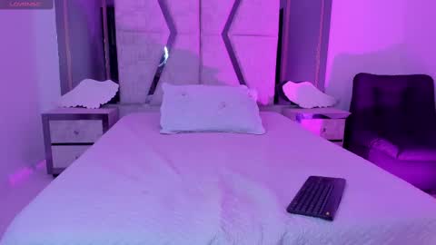 Snapshot of emysilver chatting on 02/20/25, 06:35 Emy Silver online show from 02/20/25, 06:35