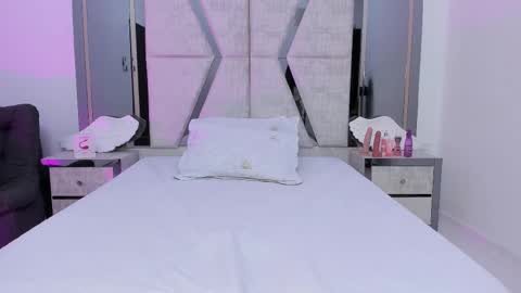 Snapshot of emysilver chatting on 02/21/25, 02:48 Emy Silver online show from 02/21/25, 02:48