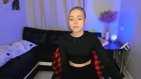 enchanted_bella online show from 01/13/26, 02:00