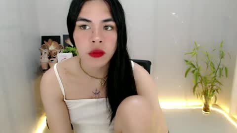 Snapshot of enchantress_mia03 chatting on 06/24/26, 08:02 enchantress_mia03 online show from 06/24/26, 08:02