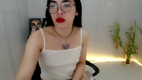 Snapshot of enchantress_mia03 chatting on 07/07/26, 03:42 enchantress_mia03 online show from 07/07/26, 03:42