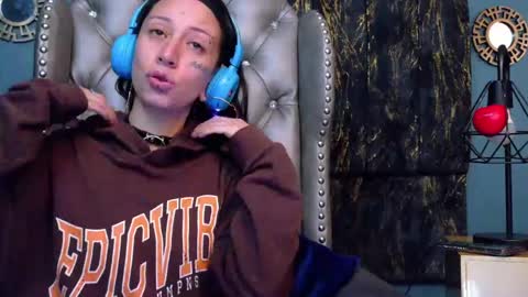 Snapshot of enchantressqueen chatting on 04/20/26, 12:19 EnchantressQueen online show from 04/20/26, 12:19