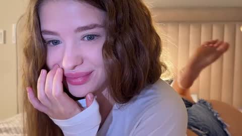 Mia online show from 03/05/26, 12:17