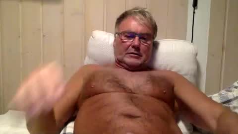 Snapshot of endurado chatting on 10/15/25, 08:20 endurado online show from 10/15/25, 08:20