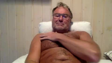 Snapshot of endurado chatting on 10/17/25, 06:49 endurado online show from 10/17/25, 06:49