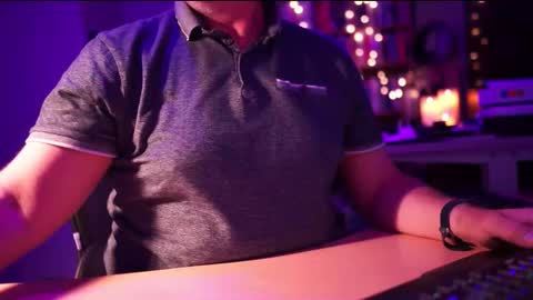 uk online show from 09/24/25, 10:35