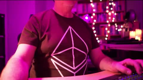 Snapshot of energybra chatting on 11/20/25, 11:48 uk online show from 11/20/25, 11:48