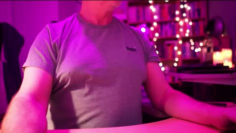 Snapshot of energybra chatting on 11/22/25, 11:26 uk online show from 11/22/25, 11:26