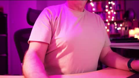 Snapshot of energybra chatting on 12/04/25, 12:20 uk online show from 12/04/25, 12:20