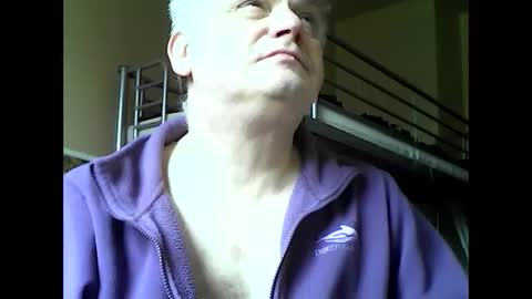 Snapshot of englishguysurrey chatting on 03/12/25, 09:44 englishguysurrey online show from 03/12/25, 09:44
