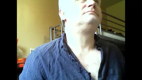 Snapshot of englishguysurrey chatting on 10/30/25, 09:55 englishguysurrey online show from 10/30/25, 09:55