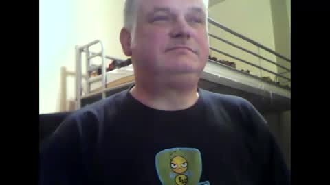 Snapshot of englishguysurrey chatting on 11/26/25, 07:59 englishguysurrey online show from 11/26/25, 07:59