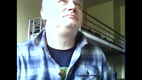 Snapshot of englishguysurrey chatting on 04/03/26, 12:25 englishguysurrey online show from 04/03/26, 12:25