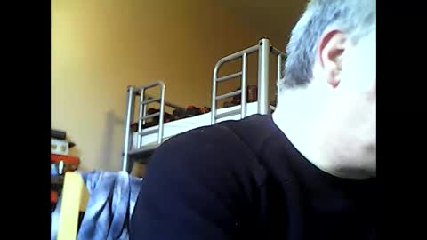 Snapshot of englishguysurrey chatting on 04/05/26, 05:59 englishguysurrey online show from 04/05/26, 05:59