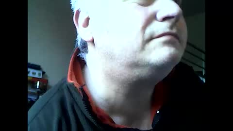 Snapshot of englishguysurrey chatting on 04/16/26, 05:41 englishguysurrey online show from 04/16/26, 05:41