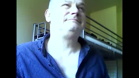 Snapshot of englishguysurrey chatting on 04/29/26, 09:57 englishguysurrey online show from 04/29/26, 09:57