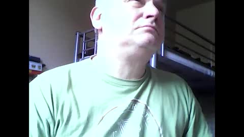 Snapshot of englishguysurrey chatting on 05/15/26, 09:38 englishguysurrey online show from 05/15/26, 09:38