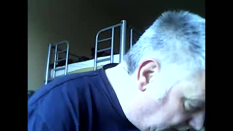 Snapshot of englishguysurrey chatting on 05/17/26, 04:43 englishguysurrey online show from 05/17/26, 04:43