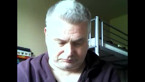 Snapshot of englishguysurrey chatting on 05/20/26, 09:15 englishguysurrey online show from 05/20/26, 09:15