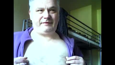 Snapshot of englishguysurrey chatting on 05/30/26, 07:16 englishguysurrey online show from 05/30/26, 07:16