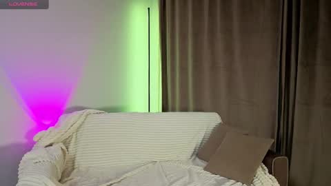 Snapshot of enjoyeverymoment_ chatting on 09/26/25, 08:35 enjoyeverymoment_ online show from 09/26/25, 08:35