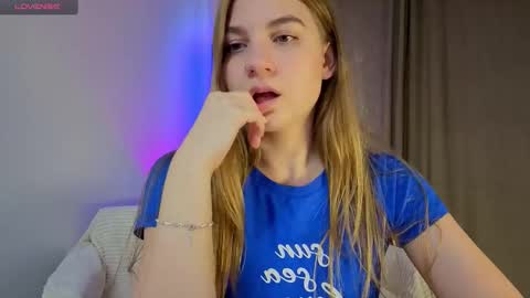 Snapshot of enjoyeverymoment_ chatting on 10/06/25, 01:19 enjoyeverymoment_ online show from 10/06/25, 01:19