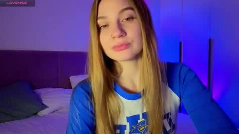 Snapshot of enjoyeverymoment_ chatting on 10/11/25, 04:16 enjoyeverymoment_ online show from 10/11/25, 04:16