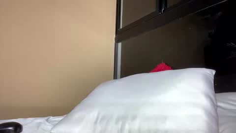 Snapshot of enormous_c0ck chatting on 09/27/25, 01:21 mathias online show from 09/27/25, 01:21