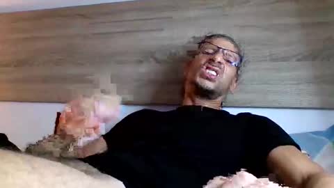 Snapshot of enri222 chatting on 10/22/25, 10:09 rineking online show from 10/22/25, 10:09