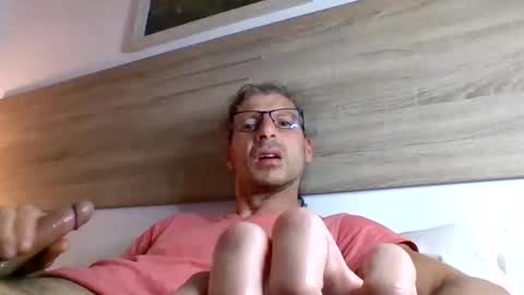 Snapshot of enri222 chatting on 11/04/25, 11:37 rineking online show from 11/04/25, 11:37