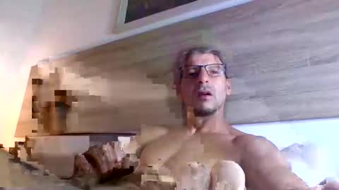 Snapshot of enri222 chatting on 11/07/25, 12:10 rineking online show from 11/07/25, 12:10