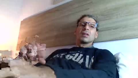 Snapshot of enri222 chatting on 11/17/25, 10:48 rineking online show from 11/17/25, 10:48